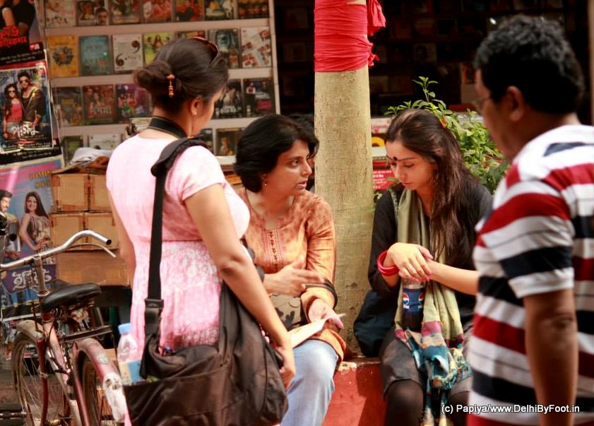 The Story-teller at the market. Pic Courtesy: Papiya Banerjee