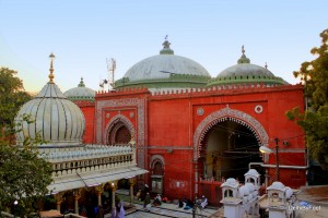 Dargah of Hazrat Nizamuddin Auliya & Zamait Khana Mosque in background at Nizamuddin Basti area